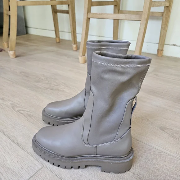 H&M Chunky Lug Sole Chelsea Platform Calf Boots Streetwear Winter Minimalist - Picture 7 of 11